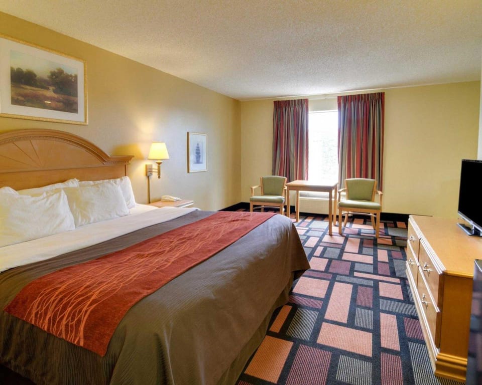 Quality Inn & Suites Malvern Hotel in Fenter Township