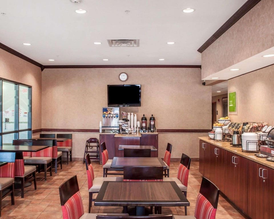 Quality Inn Near Walden Galleria Mall Hotel in Cheektowaga