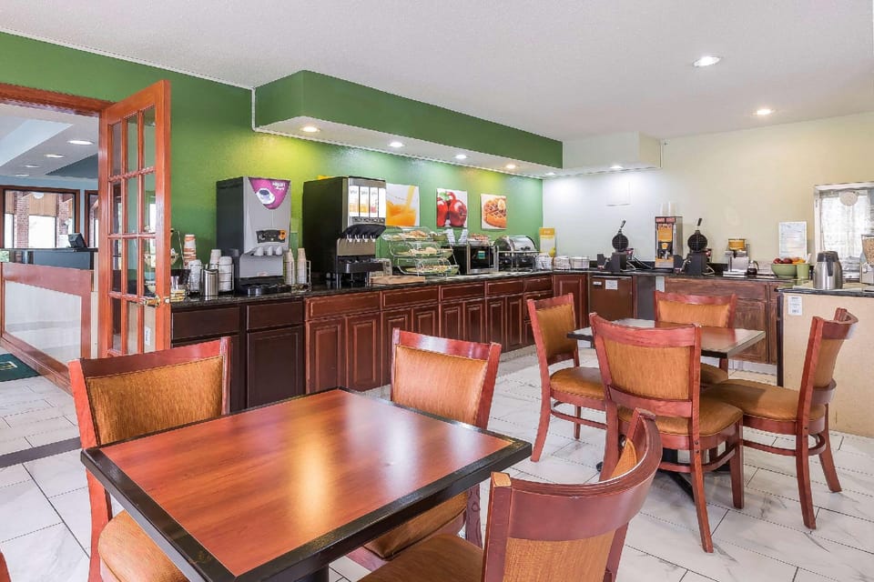 Quality Inn Sycamore - DeKalb Hotel in Illinois