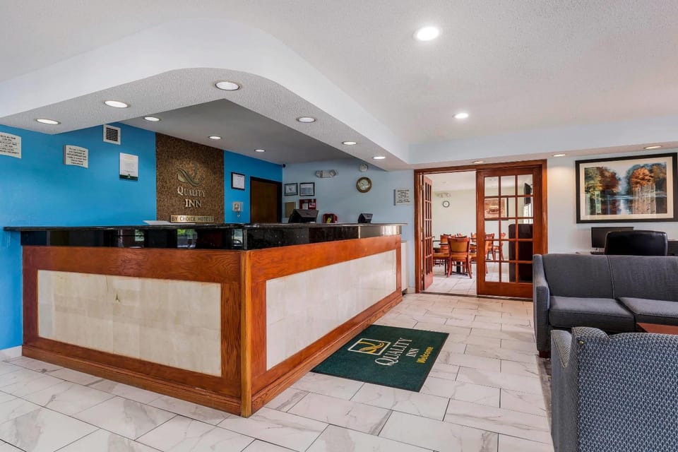 Quality Inn Sycamore - DeKalb Hotel in Illinois
