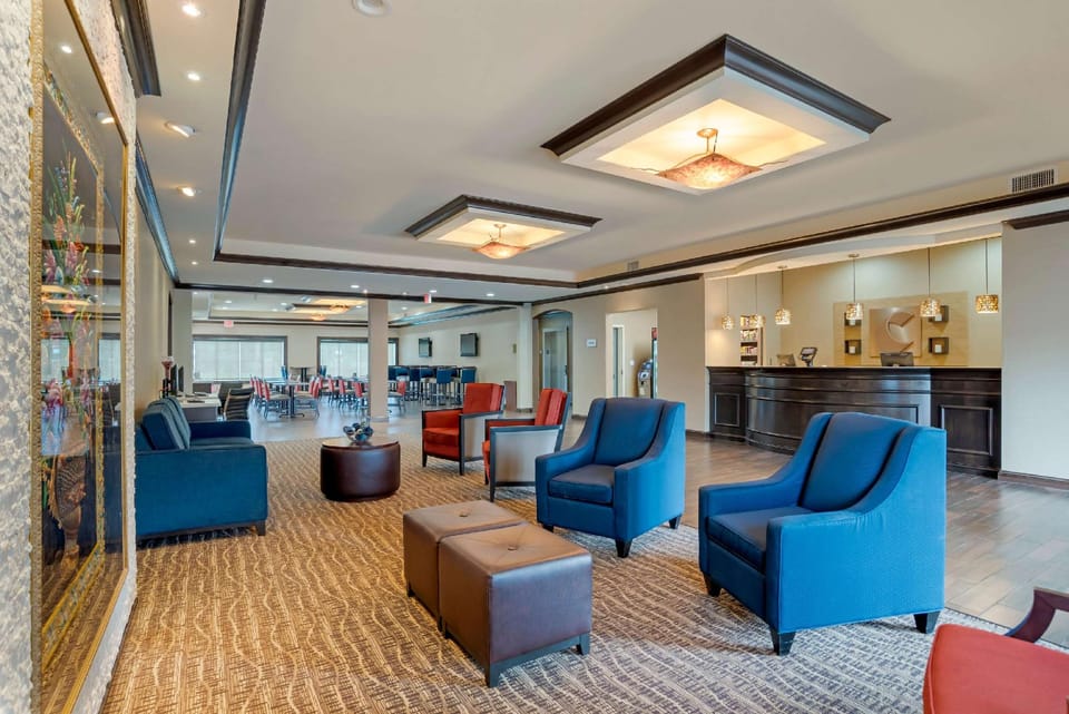 Comfort Suites Alexandria North Hotel in Alexandria