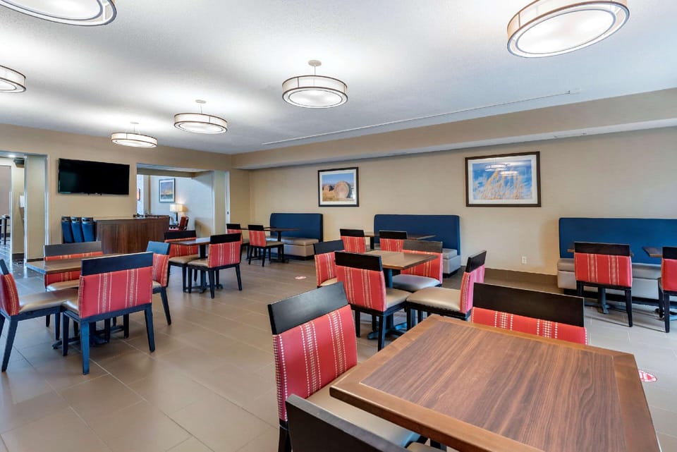 Comfort Suites Auburn near I-69 Hotel in Auburn