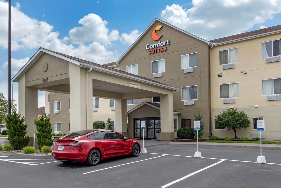 Comfort Suites Auburn near I-69 Hotel in Auburn