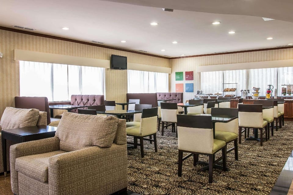 Comfort Suites Canton - Detroit Hotel in Canton