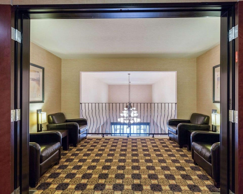 Quality Suites Huntsville Near University Hotel in Huntsville