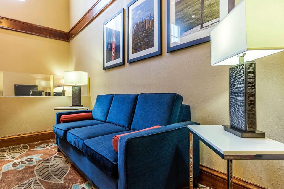 Comfort Suites near I-80 and I-94 Hotel in Illinois