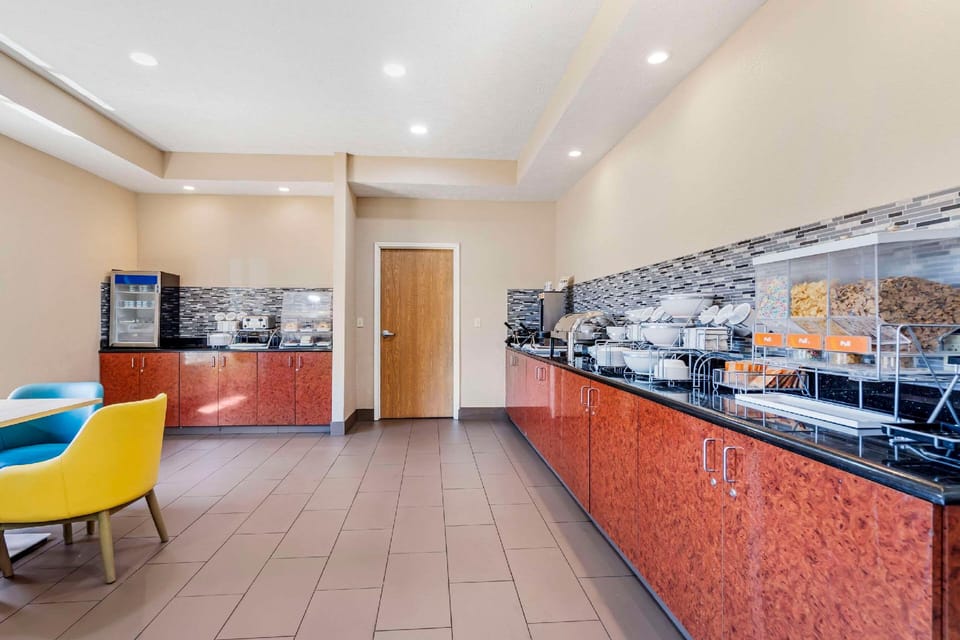 Comfort Suites Merrillville near US 30 Hotel in Merrillville