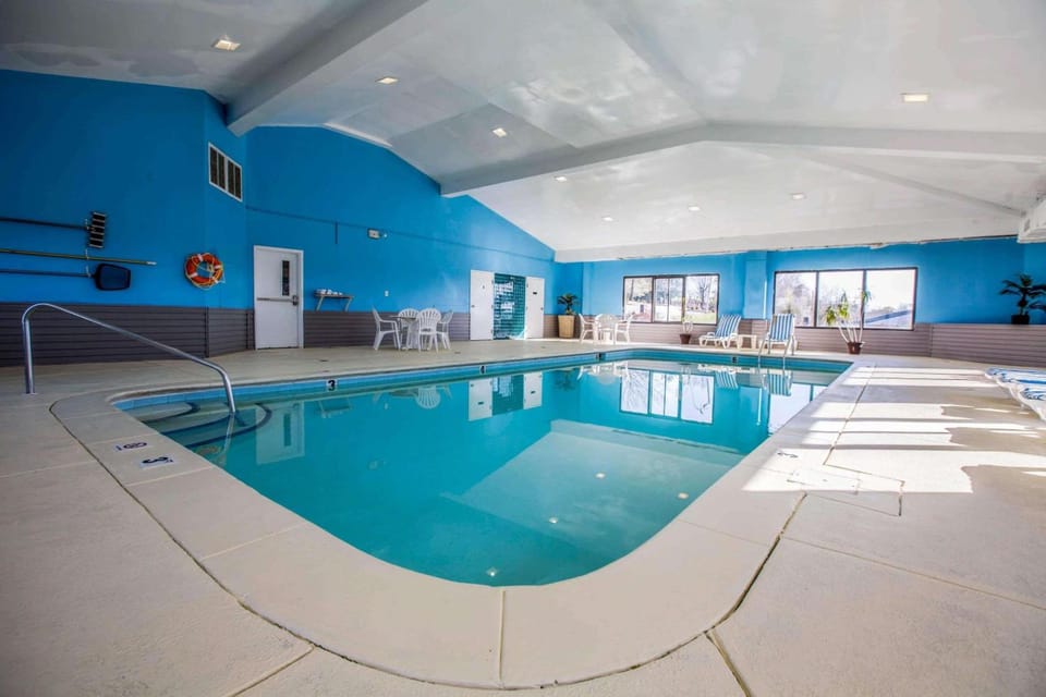 Quality Suites Morristown West Hotel in Morristown