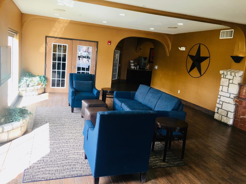 Comfort Suites San Antonio Near Seaworld Hotel in San Antonio
