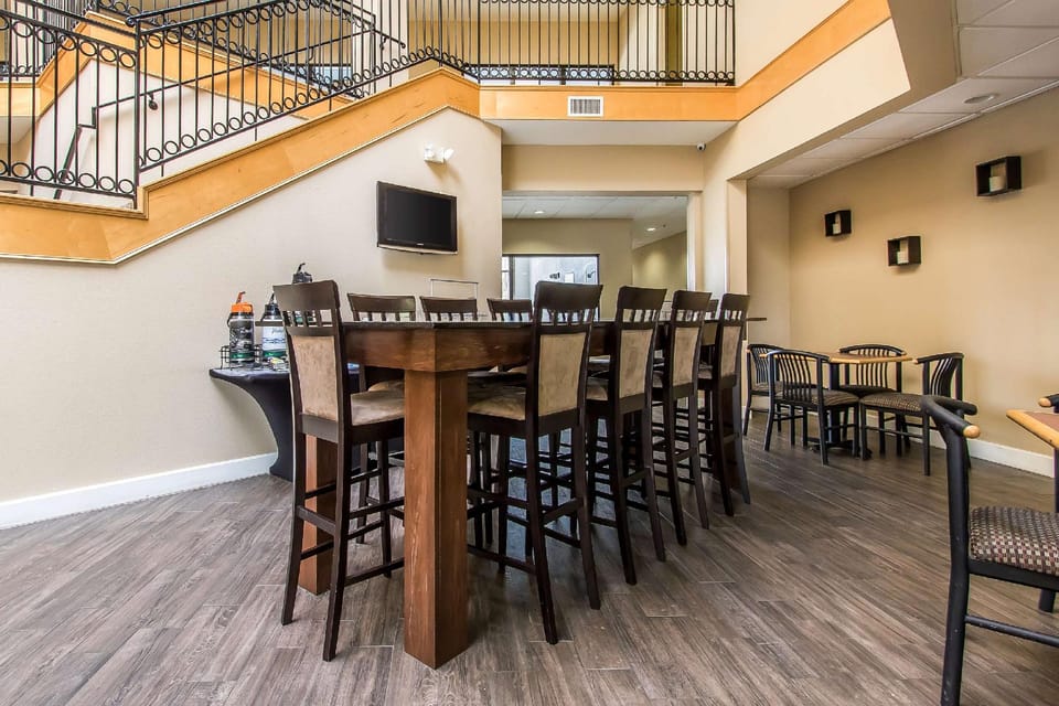Quality Suites New Iberia Hotel in New Iberia