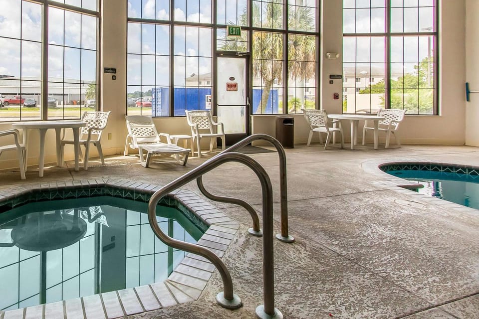 Quality Suites New Iberia Hotel in New Iberia
