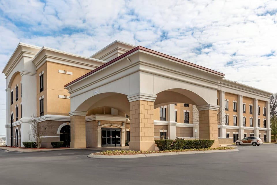 Comfort Suites Smyrna - Nashville Area Hotel in La Vergne