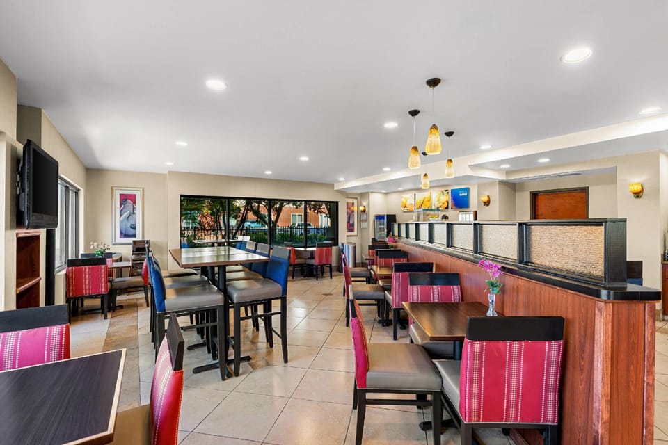 Comfort Suites Vacaville-Napa Valley Area Hotel in Vacaville