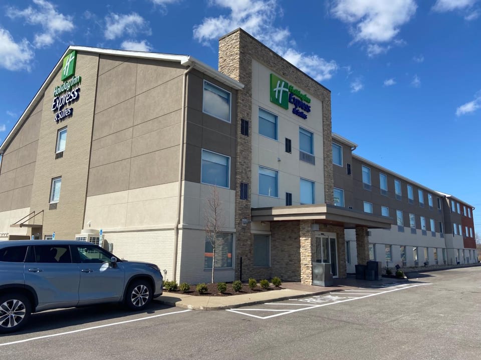 Holiday Inn Express & Suites Elyria By IHG Hotel in Lake Erie