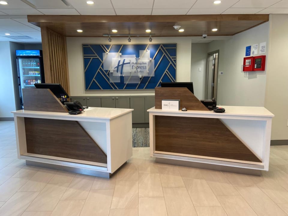 Holiday Inn Express & Suites Elyria By IHG Hotel in Lake Erie