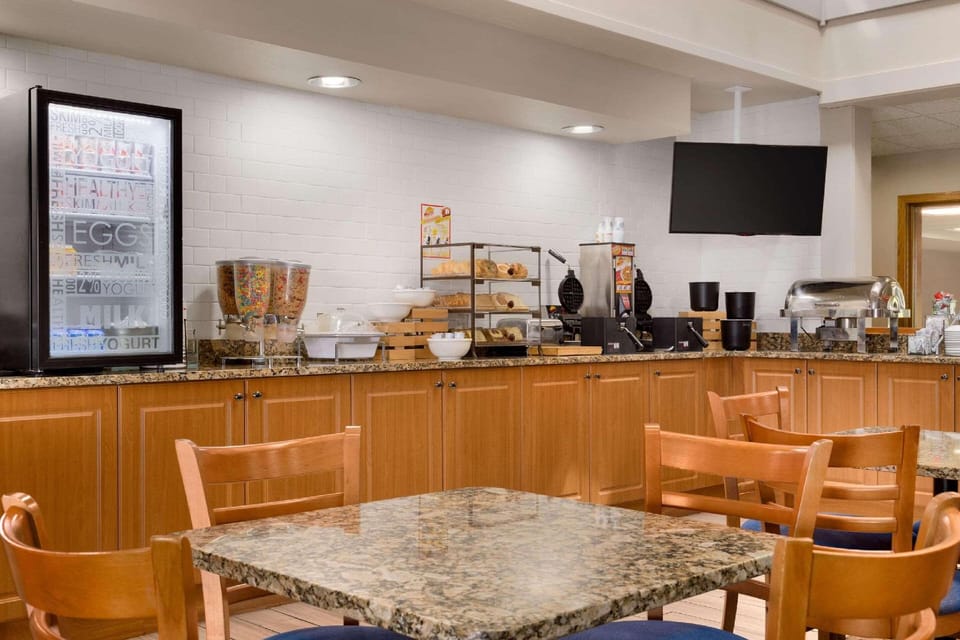 Country Inn & Suites by Radisson, Mishawaka, IN Hotel in Granger
