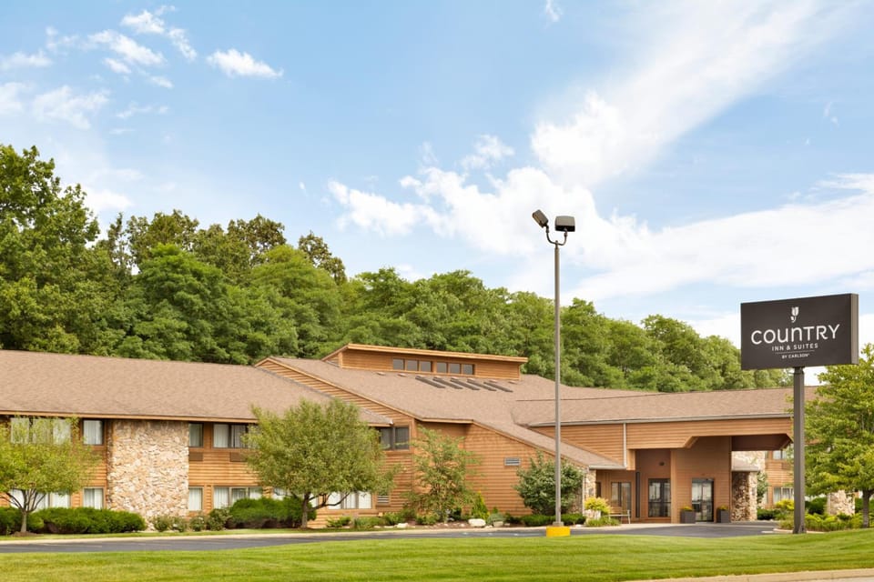 Country Inn & Suites by Radisson, Mishawaka - South Bend Hotel in Granger