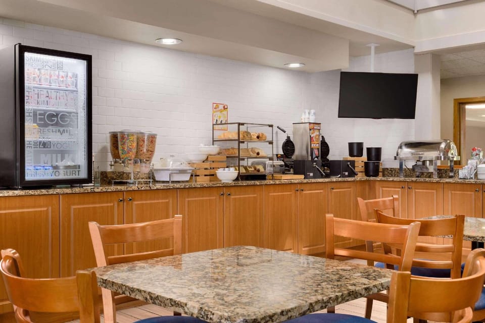 Country Inn & Suites by Radisson, Mishawaka - South Bend Hotel in Granger