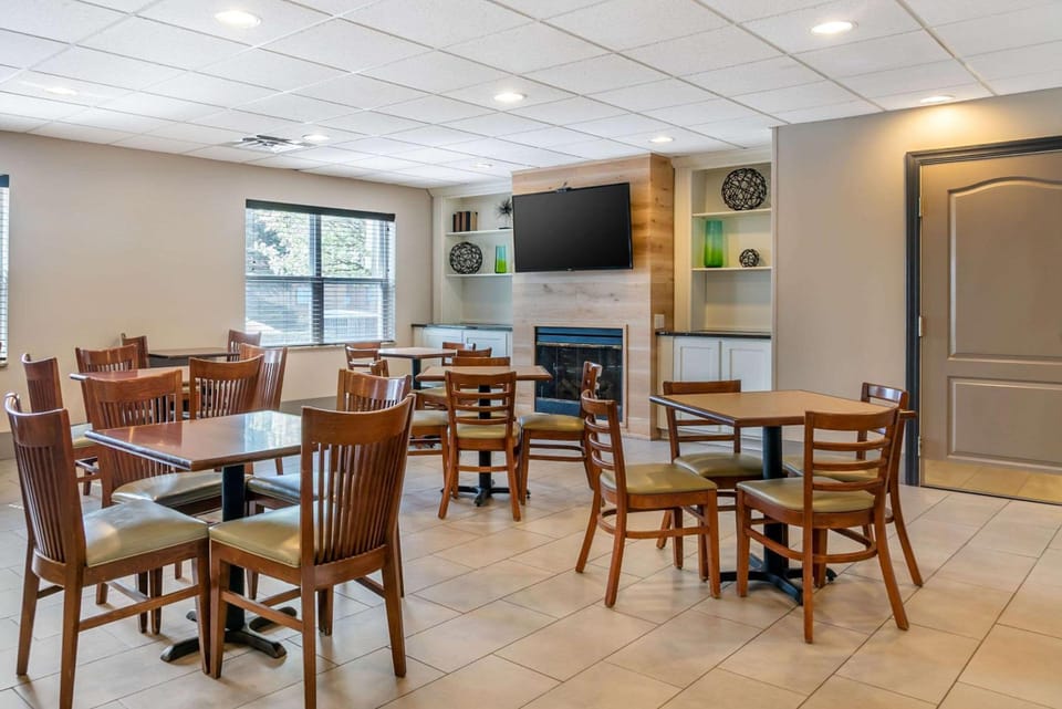 Country Inn & Suites by Radisson, Rossford - Toledo South Hotel in Ohio