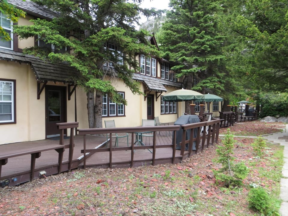 Crandell Mountain Lodge Lodge in Alberta