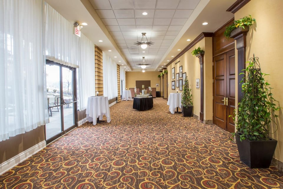 Ramada by Wyndham Cleveland Independence Hotel in Independence