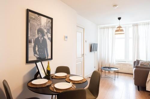 Canal View Apartment Hotel in Amsterdam