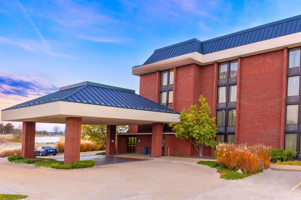 Heritage Inn & Suites St. Louis/Fenton, Trademark by Wyndham Hotel in Missouri