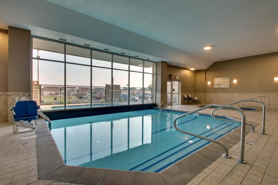 Drury Inn & Suites Findlay Hotel in Findlay
