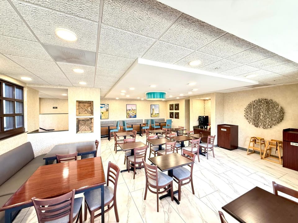 Best Western Plus Indianapolis North at Pyramids Hotel in Pike Township