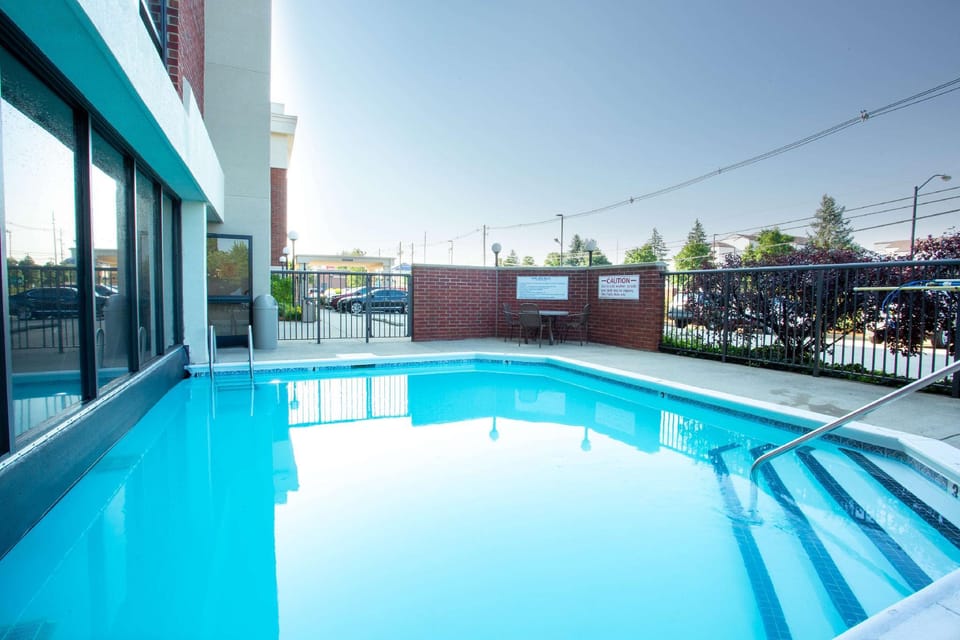 Drury Inn & Suites Louisville East Hotel in Hurstbourne