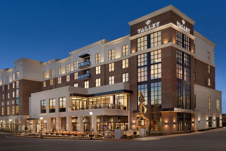 Valley Hotel Homewood Birmingham, Curio Collection by Hilton Hotel in Homewood