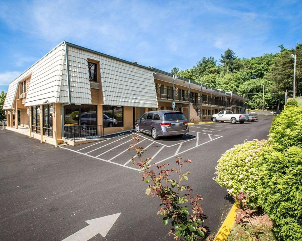 Econo Lodge Biltmore Hotel in Asheville