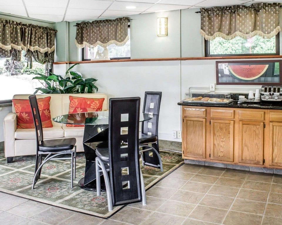 Econo Lodge Clarks Summit - Scranton Hotel in Pennsylvania