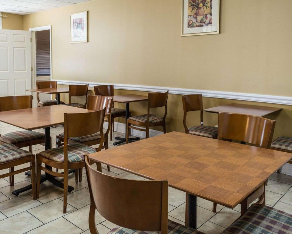 Rodeway Inn Colonial Heights I-95 Hotel in Chester
