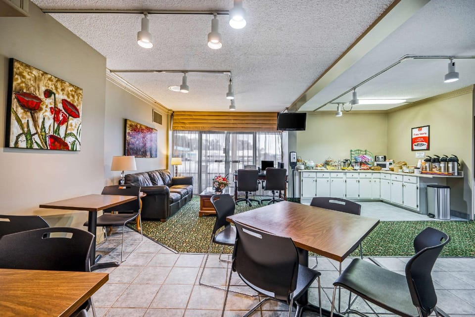Econo Lodge Corinth Hotel in Mississippi