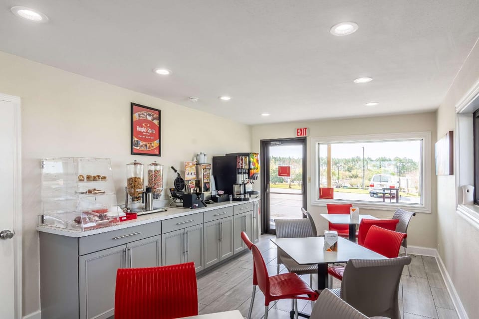 Econo Lodge Crestview South Hotel in Crestview