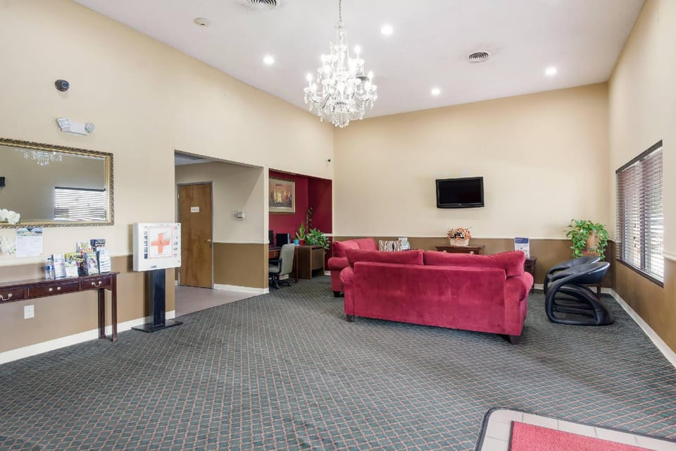 Econo Lodge Inn & Suites Knoxville East Hotel in Knoxville
