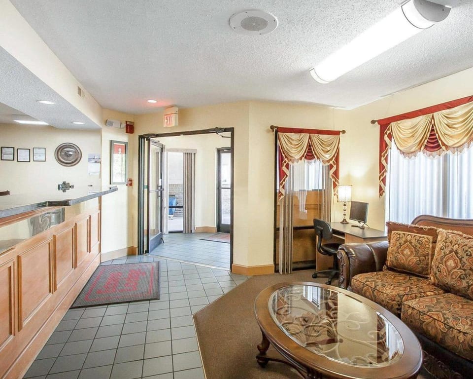 Econo Lodge Inn & Suites Murfreesboro Shopping District Hotel in Murfreesboro
