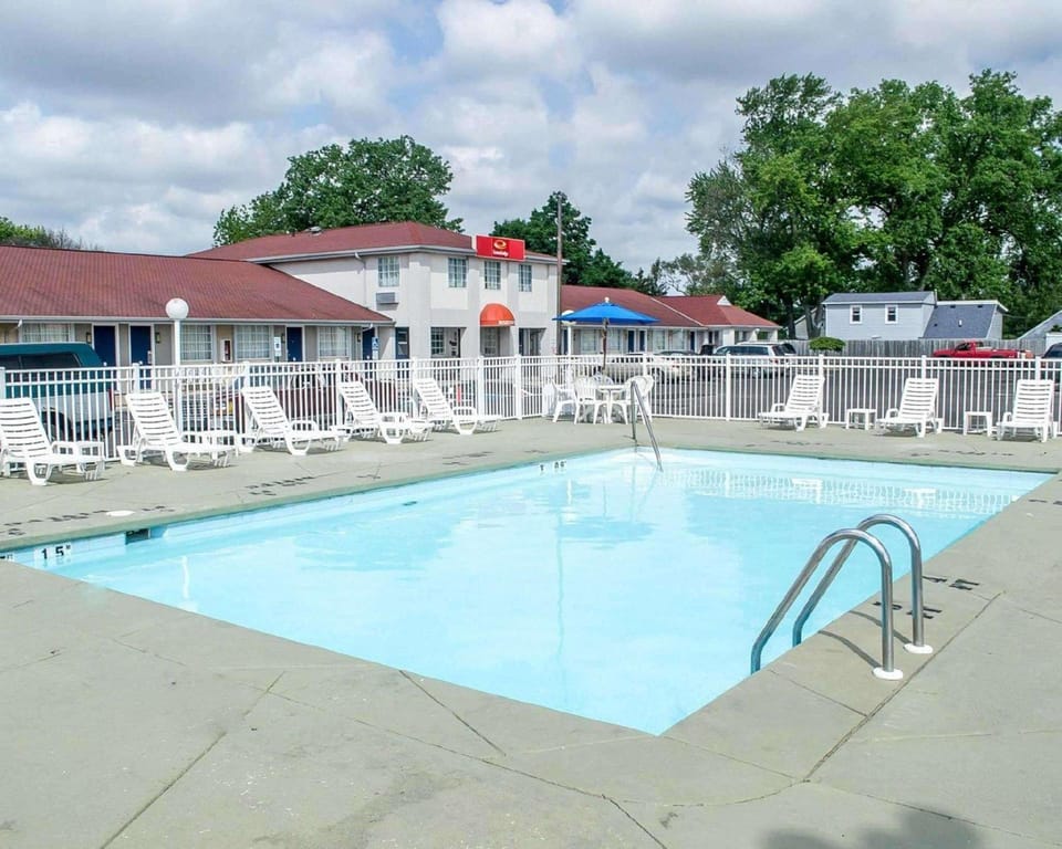 Econo Lodge Inn & Suites Sandusky South Hotel in Sandusky