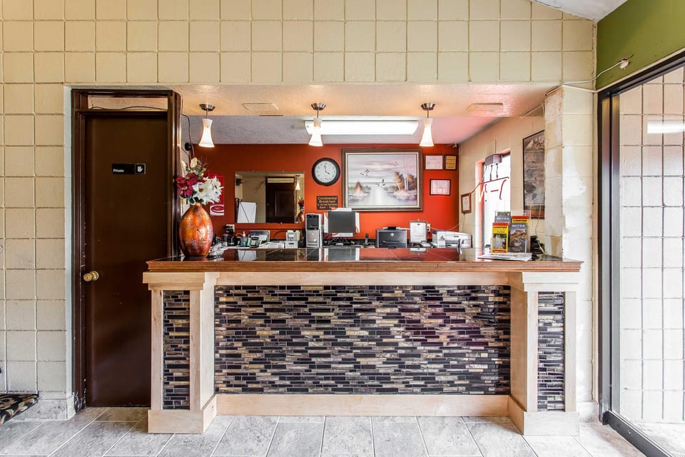 Econo Lodge Motel in Longview
