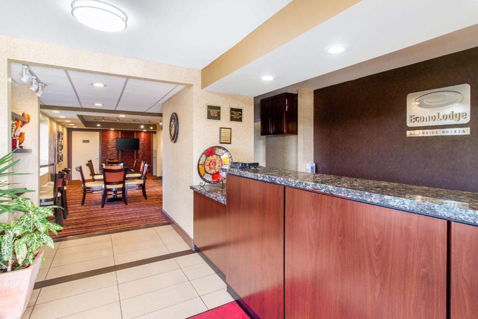 Econo Lodge Lenoir City - Knoxville Area Hotel in Watts Bar Lake