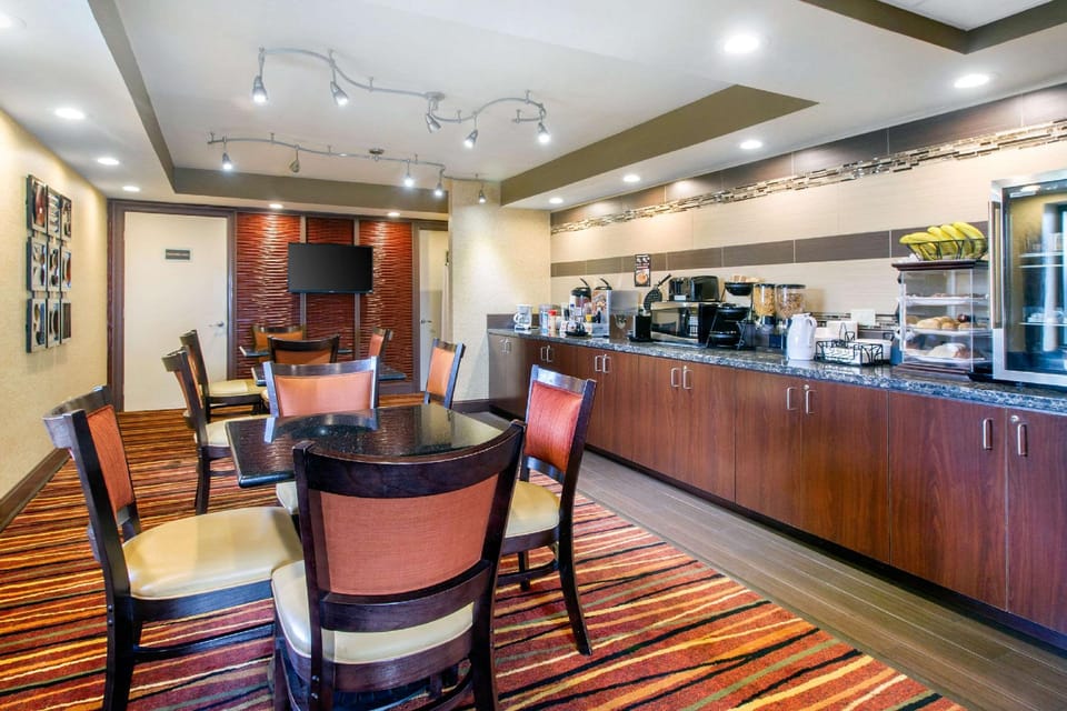 Econo Lodge Lenoir City - Knoxville Area Hotel in Watts Bar Lake