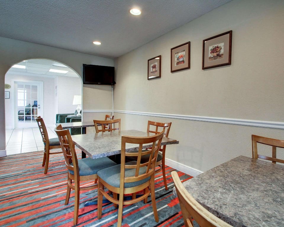 Econo Lodge Meridian South Hotel in Meridian