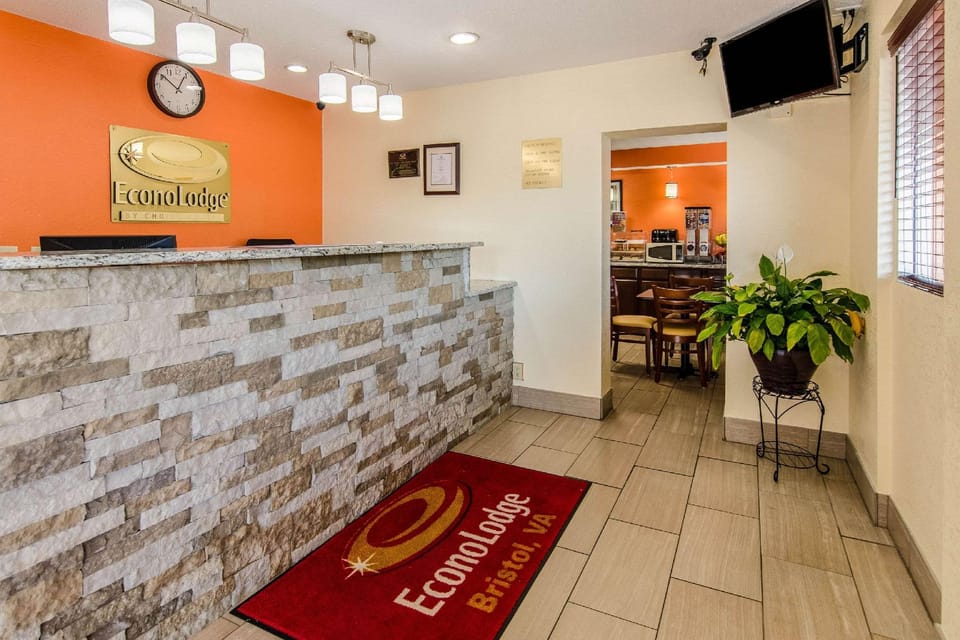 Econo Lodge Near Motor Speedway Hotel in Bristol