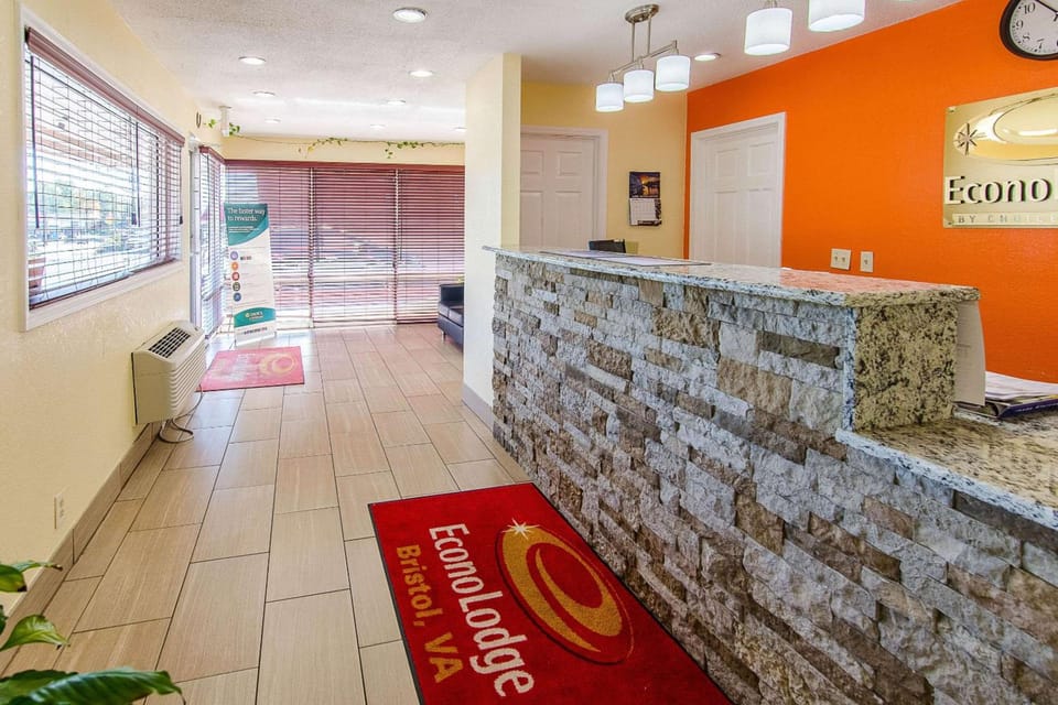 Econo Lodge Near Motor Speedway Hotel in Bristol