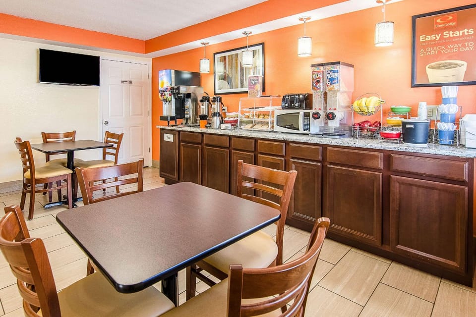Econo Lodge Near Motor Speedway Hotel in Bristol