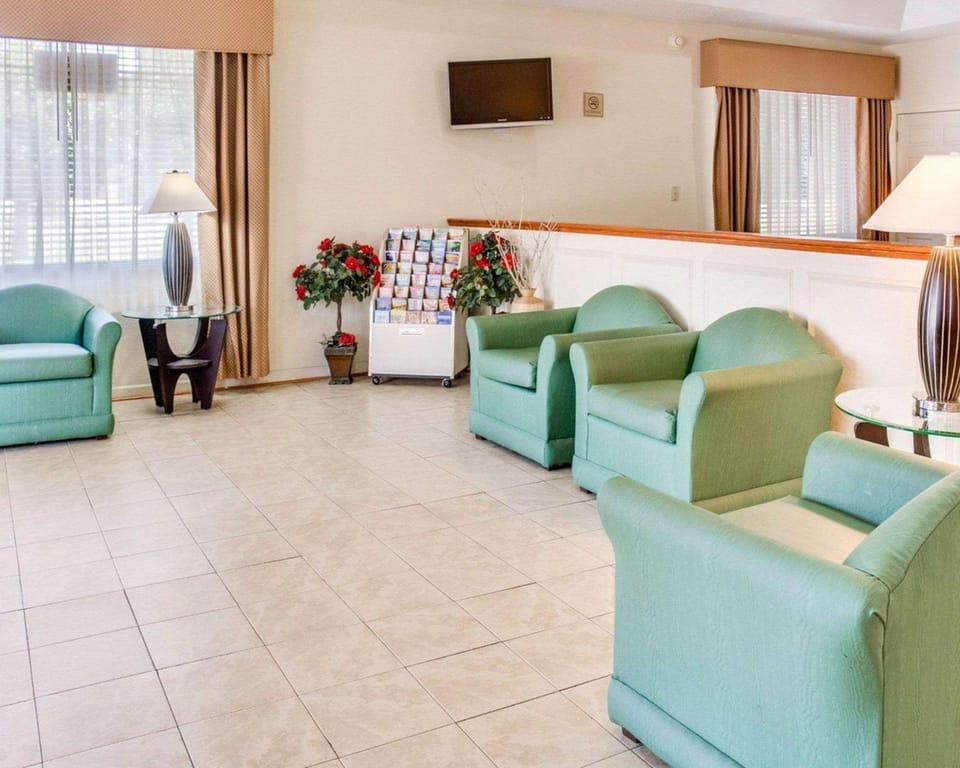 Quality Inn & Suites Suffolk West Hotel in Suffolk