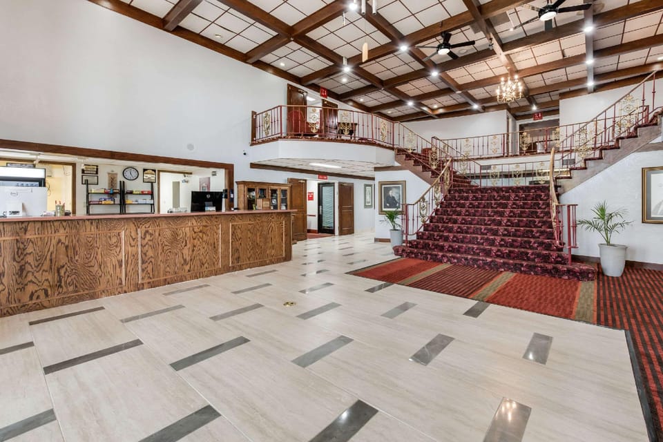 Econo Lodge Truman Inn Hotel in Ozark Mountains