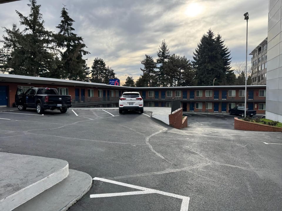 Studio 6  Suites Vancouver, WA - Waterfront Hotel in Vancouver