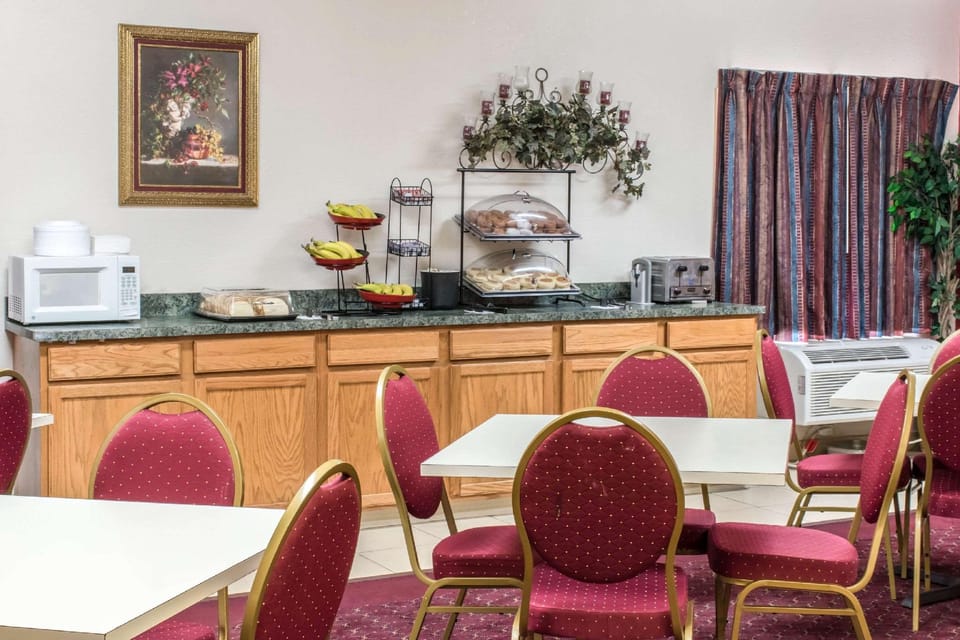 Econo Lodge Carlisle Central Hotel in Pennsylvania